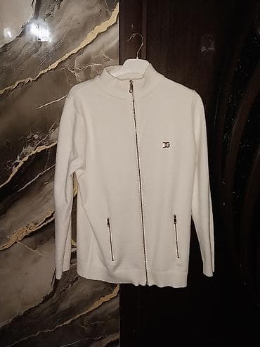 Ağ rəngli kişi üçün - Rəng: qırıq-ağ/ivori - Model: tam ön fermuar