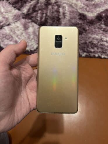 telefonlar kreditle: Smartfon – qızılı rəngdə Xüsusiyyətlər və dizayn: - Ekran: tam ön — 7