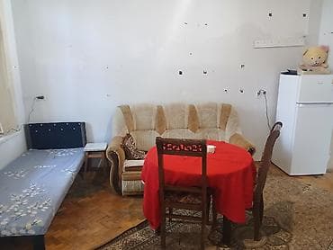 28 May metrosu yaxınlıqında yerləşir mənzil. Oğlan otaq yoldaşı