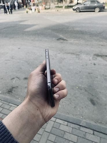 appl: IPhone 8, Qara, Barmaq izi — 5