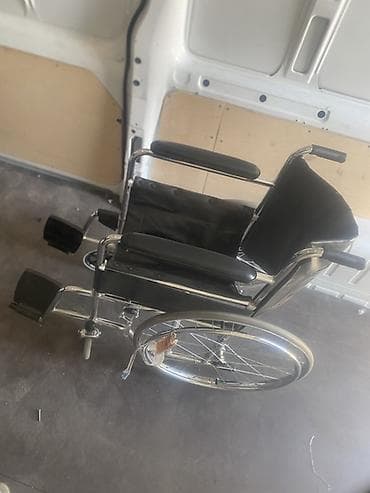 Unversal əlil arabası – metallik karkaslı, böyük arxa təkərlər və ön