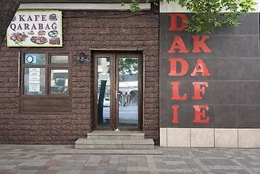 samir eliyev: Şəhərin ən prestijli küçələrindən biri olan Məmməd Araz küçəsində — 1