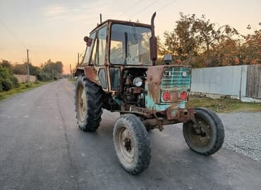 Satılır: Təkərli kənd təsərrüfatı traktoru Xüsusiyyətlər: - Kabinalı