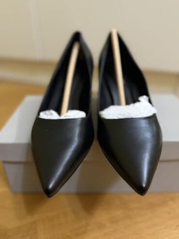 Charles & Keith qadın ayaqqabısı YENİ! - Model: Black pointy-toe
