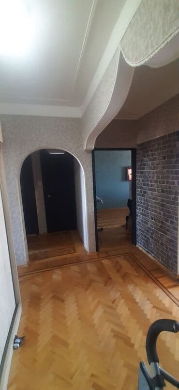 abseron gencler seherciyi evler: Bakı, Bakıxanov qəs., 3 otaqlı, Köhnə tikili, m. Neftçilər, 80 kv. m — 15