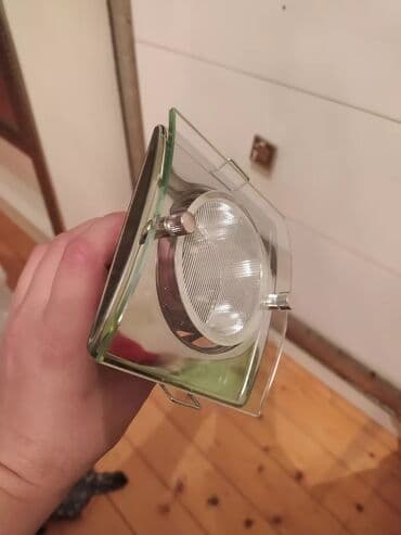 ucuz dam örtükləri: Metal korpuslu və şüşə panelli kvadrat formalı spot lampası. Tavana — 5