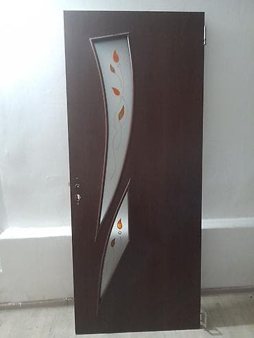 seyfi qapi: Daxili qapı – dekorativ şüşəli, tünd qəhvəyi rəng - Material: ağac — 1