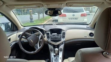 qapi zili: Chevrolet Cruze LT sedan - Kuzov: ağ rəng, 4 qapı, arxa spoylerli - — 2