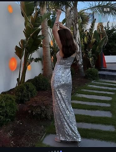 mili geyimler: Gümüşü rəngdə, tam uzunluqda parıltılı axşam/gecə geyimi. - Material — 2