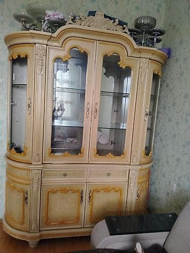 Klassik üslubda böyük vitrin-bufet - Material: taxta karkas
