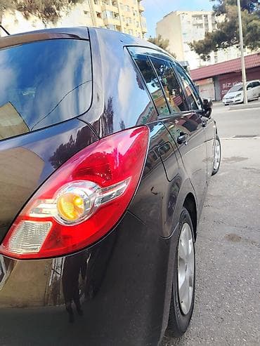 masin tekeri: Nissan Tiida: 1.5 l | 2011 il Hetçbek — 3