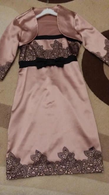 Ustu fiqarolu 38 40 razmer pàltar.Ciyinleri iplidii.Parcasi lalafo.az -da Ustu fiqarolu 38 40 razmer pàltar.Ciyinleri iplidii.Parcasi