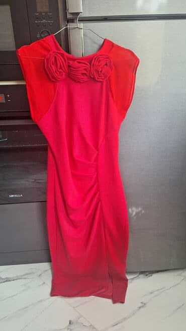 Qadın geyimləri dəsti – 4 ədəd 1) Qırmızı ziyafət paltarı - Dizayn