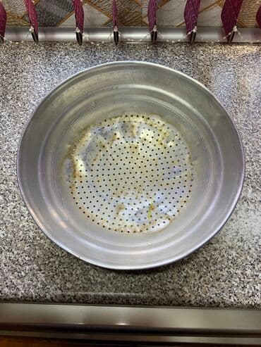 20 cent kaç manat: 1. Dəmir aşsüzən, işlənmiş, diametri 35sm. Qiymət 10m. 2. Plastmas — 1