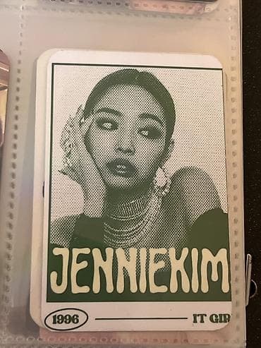 it kopek: Kolleksiya kartı – “JENNIEKIM” temalı - Dizayn: Yaşıl-ağ tonlarda — 1