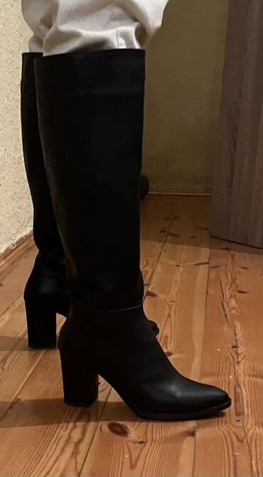 YENİDİR QUTUDA SATILIR 39 razmer Qadın dizə qədər çəkmə - Rəng: qara