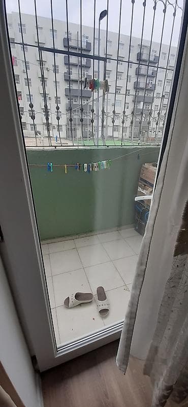 dasinmaz emlak agentliyi: Hövsan qəsəbəsində 4 otaqlı mənzil 1 mərtəbə Ünvan: Bakı şəhəri — 4