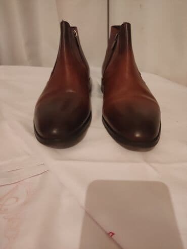 lova batinka: Kişi çəkməsi. Türk malıdır, təmiz dəridir, yenidir, ölçüsü 41. Qiyməti — 2