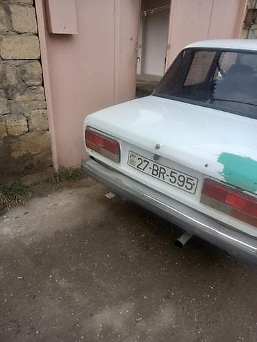 21011 vaz: VAZ 2107, ağ rəng. Klassik sedan kuzov, arxa ötürücülü. Texniki — 5