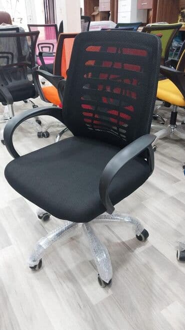 офисные кресла: Новый, С колесиками, Рукояти не регулируются, Ткань — 3