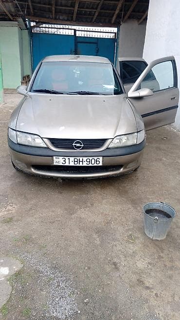 disk satışı: Opel Vectra sedan - Kuzov: 4 qapılı sedan, bej rəng - Mühərrik — 6