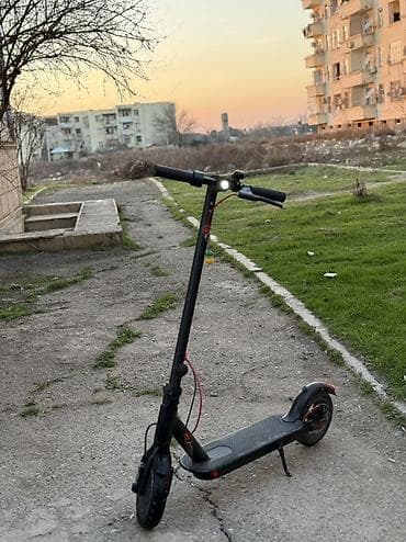 Ovçuluq və balıqçılıq: Elektrik skuter – qara rəng - Şəhər içi rahat hərəkət üçün yığcam — 4