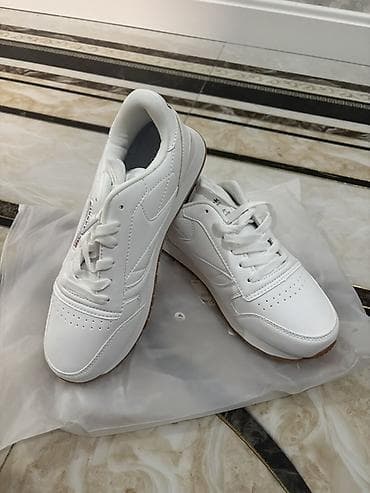 paltarı: Məhsullar Rusiyadan gəlib. Qara adidas 1 ədəd, Göy adidas 2 ədəd — 5