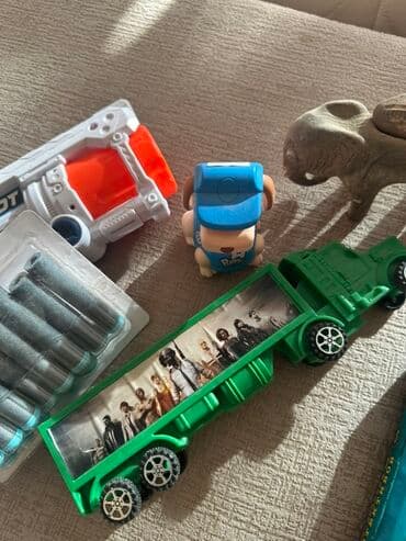 uşaq maşınl: Uşaq oyuncaqları dəsti Tərkib: - Yaşıl plastik yük maşını/treyler – — 1
