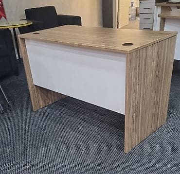 işçi stol: Müdir üçün, Dördbucaq masa — 2