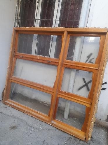 Taxta pəncərə karkası və şüşəli bölmələr - Material: təbii ağac