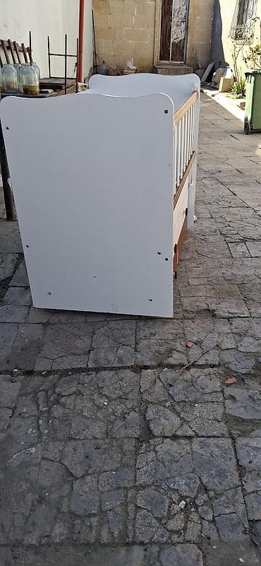 Beşiklər: Oğlan və qız üçün, İşlənmiş, Dördbucaq, Beşik, Dəstsiz, Matrassız, Yellənmə mexanizmsiz — 2