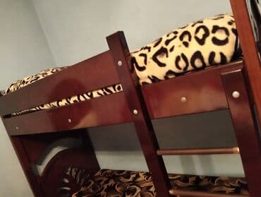 деревянные двухъярусные кровати: Для девочки и мальчика, Б/у, Кровать, С матрасом, Без выдвижных ящиков — 2