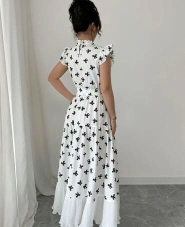 cicekli don: Ağ rəngdə, qara çiçək naxışlı, uzunqol qadın midi donu. Donun V — 16