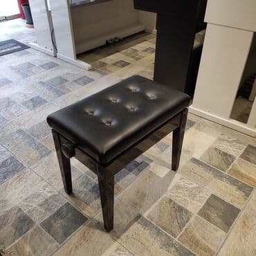 sintezator almaq: Piano üçün stul Ünvan:Nizami 42 (Daxil işlər nazirliyin arxası) İş — 2