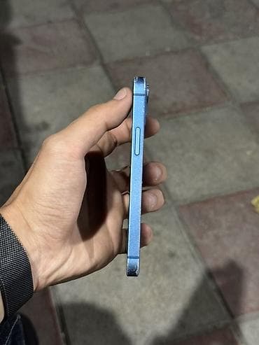 iphone 13 ekrani: IPhone 13, Mavi, Face ID — 3