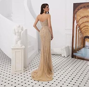 Cinslər: Сверкающее вечернее платье, расшитое множеством кристаллов, размер — 3