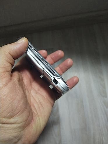 motorolla v8: Motorola rəng - Gümüşü, Düyməli — 1