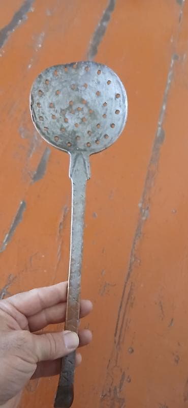 вешалка в прихожую настенная: Məhsul: Köhnə, qedimi antik dövrə metal dəsti. Qiymet ucune aiddir — 5