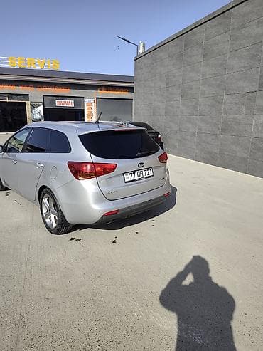 kia ceed motor: Kia cee’d SW (station wagon), gümüşü rəng. - Geniş və funksional — 3