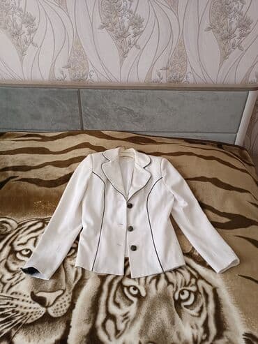 klassik geyim: Tezeden heç seçilmir 1 /2 defe geyinilib.razmer uyğun gelmediyi üçün — 6