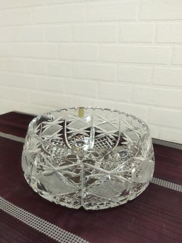 servant qablari: Çexiya xrustalı. İstifadə olunmayıb. Servantda saxlanılıb — 4