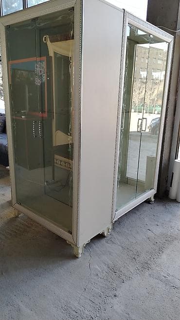 Şüşəli dolab vitrini