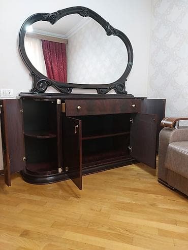 taxta komod: Ölçüləri
Eni-1.57 m
Hündürlüyü-1.85 m
Derinliyi-45 sm — 1