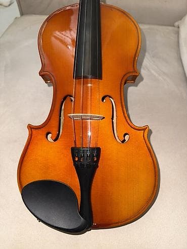 bas gitara: 4/4 ölçülü tam ölçü skripka satılır. Alət yaxşı vəziyyətdədir, səsi — 3