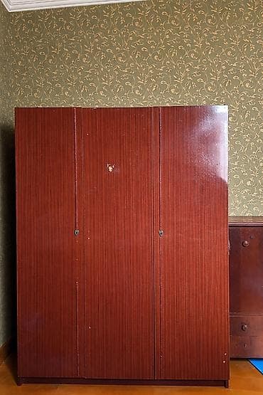 divara yigilan dolablar: İşlənmiş, 3 qapılı, Qəhvəyi, Taxta, Açılan, Düz dolab — 2