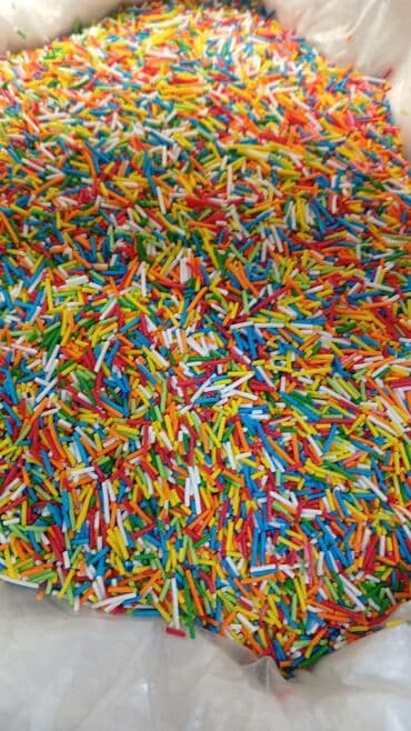 Tortlar: Rəngli şəkər səpintisi (sprinkles) - Forma: çubuqvari “vermişel” — 1