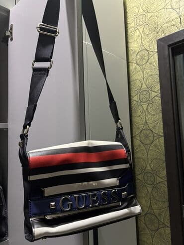 Eynəklər: Çiyin çantası, Guess — 1