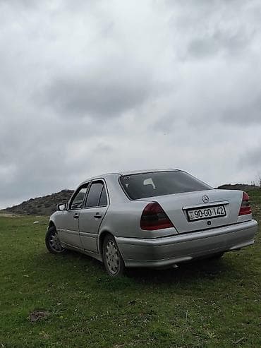 hyundai coupe satilir: Mercedes-Benz C-Class sedan (W202), gümüş rəng. - Kuzov: 4 qapılı — 6