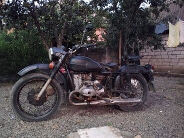 s150 motosiklet: Klassik sovet istehsalı motosiklet – yanlarında qoşqu (kalyaska) üçün — 1