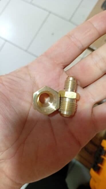 адаптер для унитаза: Bu, boruların birləşdirilməsi üçün istifadə olunan metal — 4